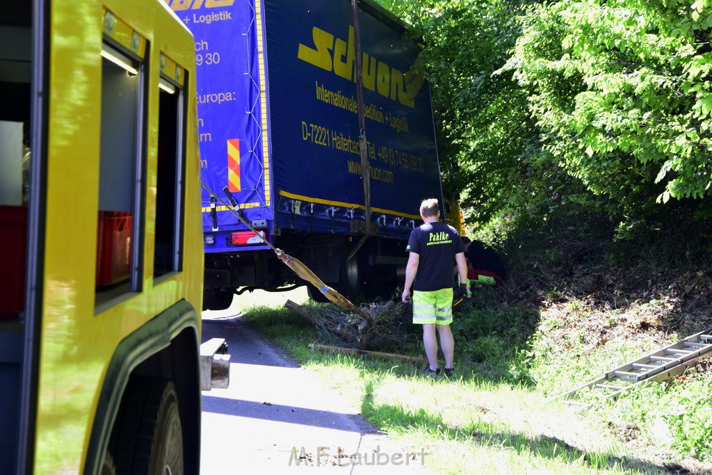 LKW in Boeschung A 3 Rich Frankfurt Hoehe Roesrath Lohmar P182.JPG - Miklos Laubert